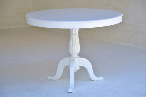 009 Tables - Glossy white table – 3 legs